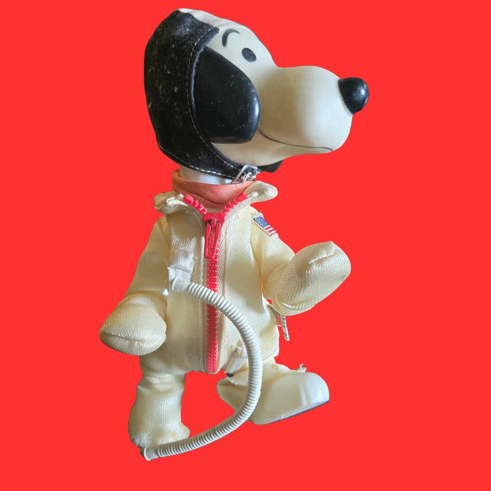 Vintage 1969 Snoopy Astronaut Determined Productions Peanuts Space Toy Figure - Picture 2 of 9